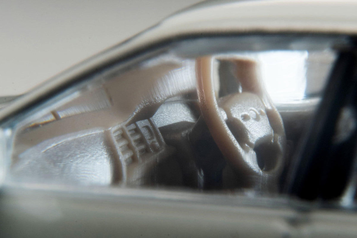 Takara Tomy Tomica Limited Vintage Neo LV-N311c Toyota Mark II 2.5 Grande 1998 Model (White/Gold)
