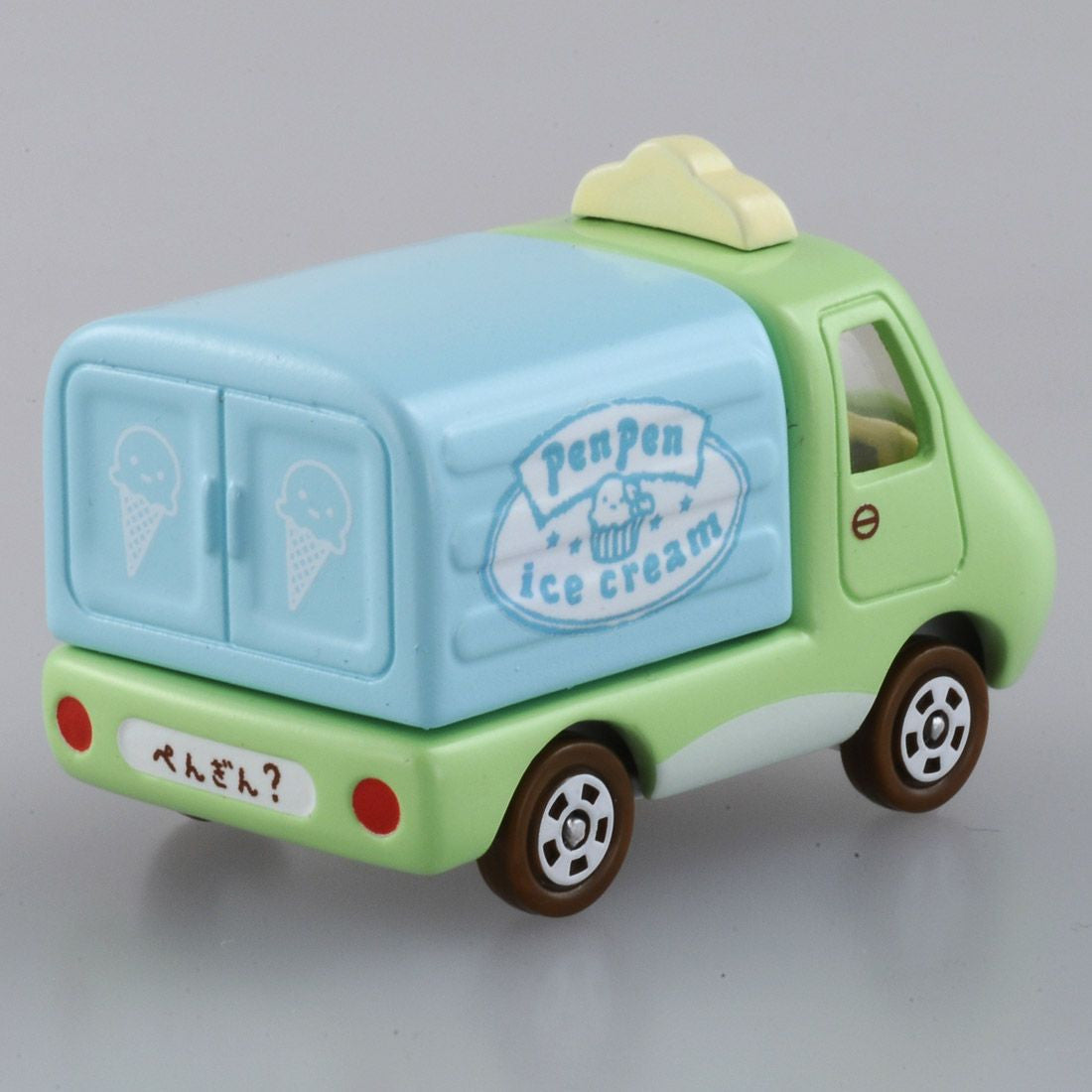 Takara Tomy Dream Tomica Sumikkogurashi Penguin Ice Cream Shop