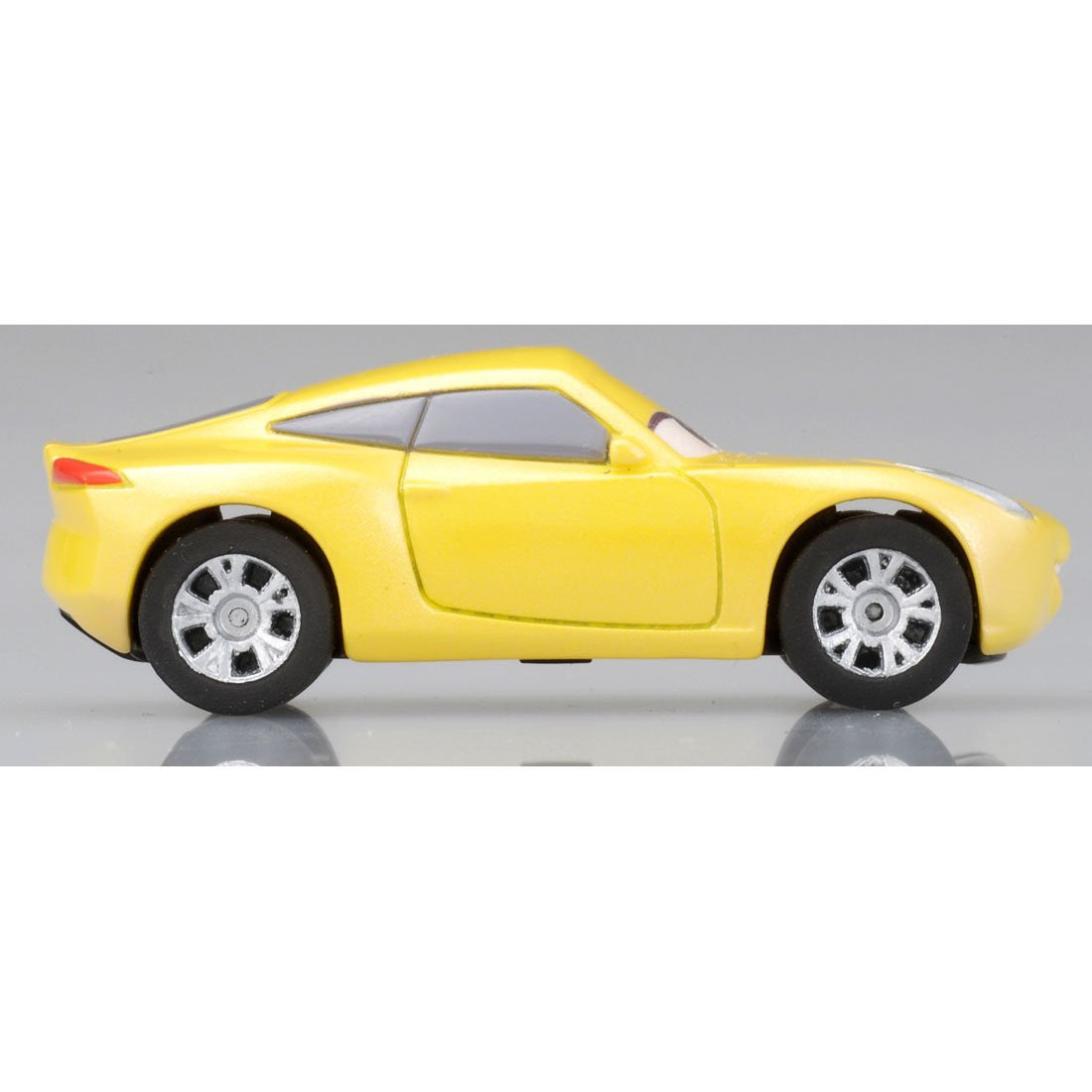 Takara Tomy Tomica C-42 Disney Cars Cruz Ramirez (Standard Type)