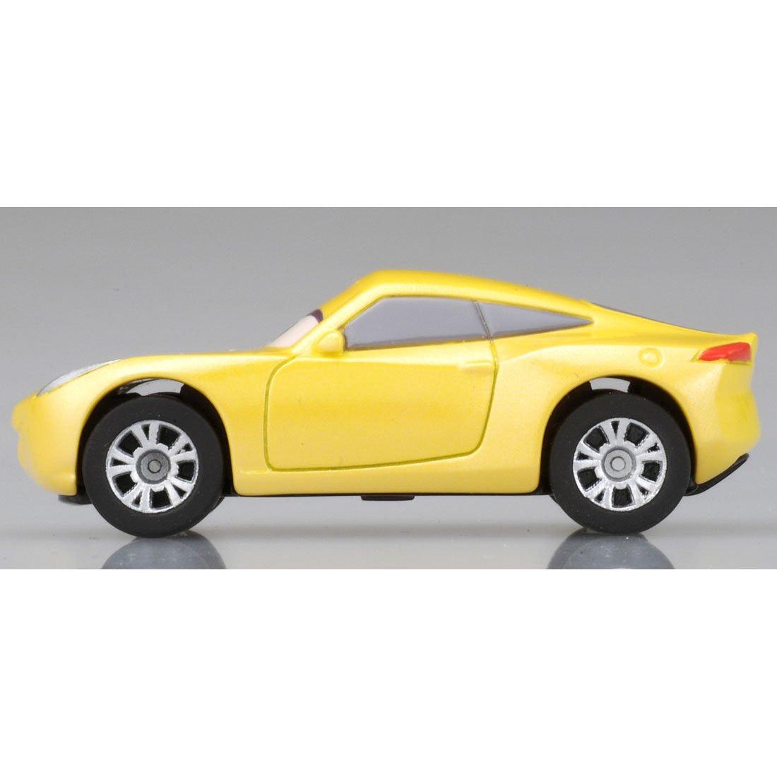 Takara Tomy Tomica C-42 Disney Cars Cruz Ramirez (Standard Type)